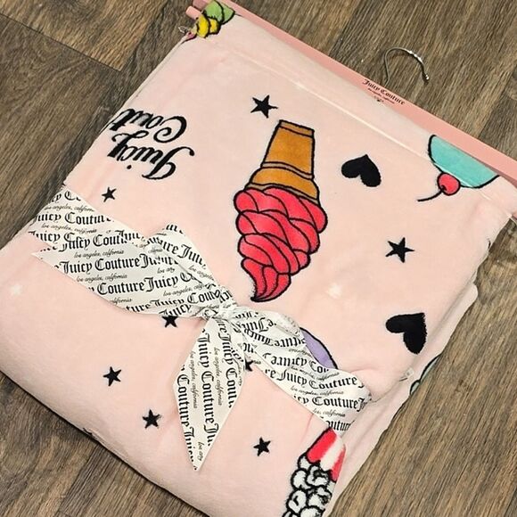 Juicy Couture Home Signature Logo    Hearts & Ice Cream Cones Throw Blanket - Picture 3 of 7